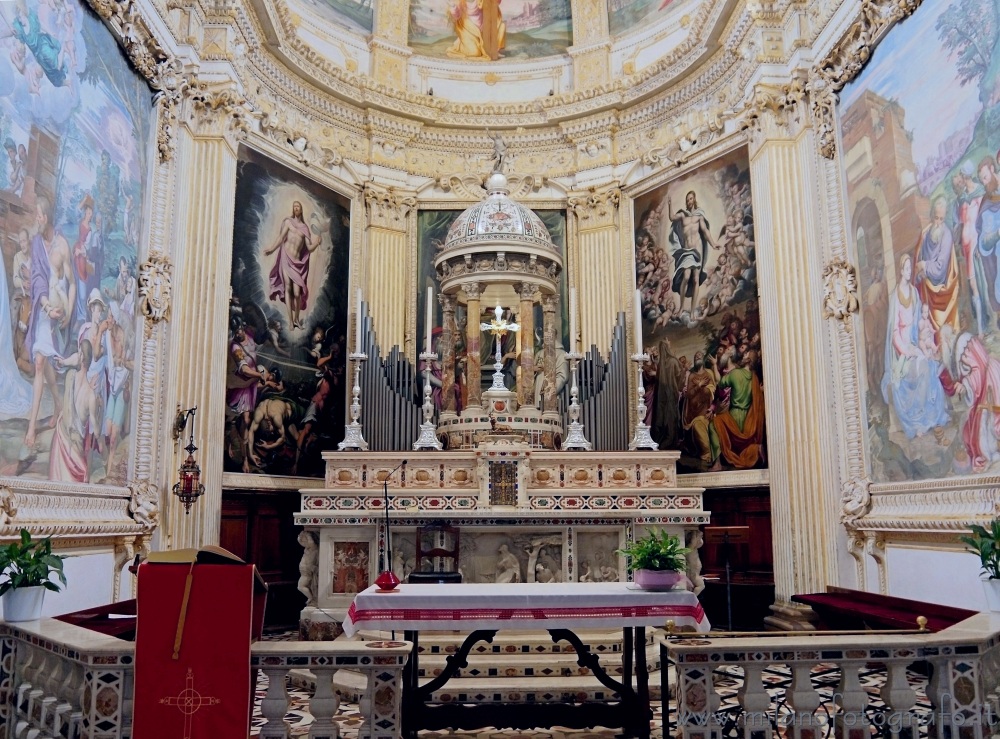 Milan (Italy) - Altar and frescos of the apse of the Chartreuse of Garegnano
